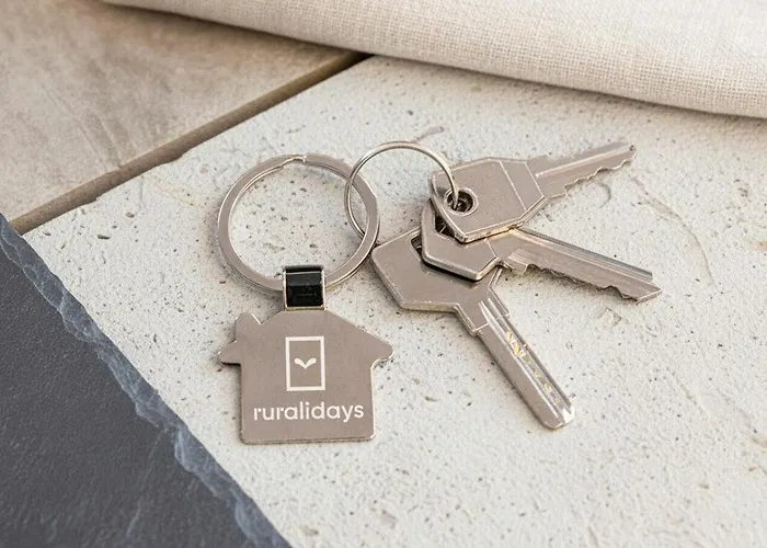 Con Encanto Cerca De La Playa En Malaga By Ruralidays