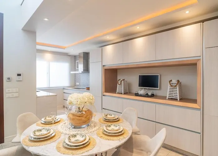 Con Encanto Cerca De La Playa En Malaga By Ruralidays *