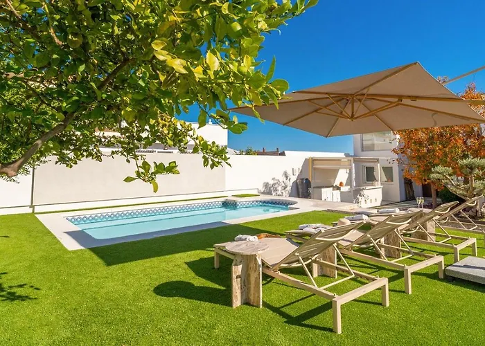 Con Encanto Cerca De La Playa En Malaga By Ruralidays * Torremolinos