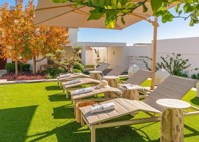 Con Encanto Cerca De La Playa En Malaga By Ruralidays *